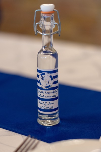 Csatos mini pálinkás üveg