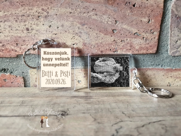 Fényképes műanyag kulcstartó